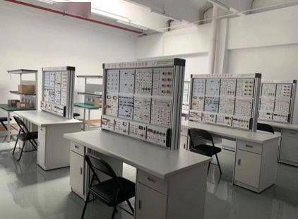 翔宇精品專業(yè)推薦 選擇飛機機電設(shè)備維修專業(yè),成為 飛機醫(yī)生 ,助你走上人生巔峰